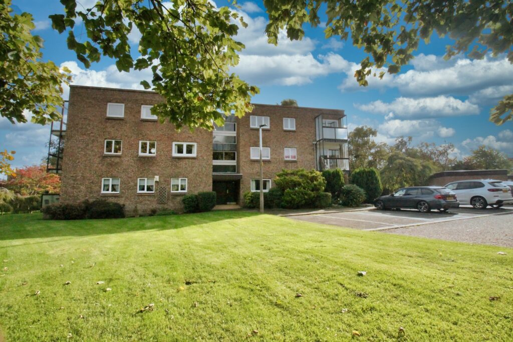 Cramond Vale, Cramond, Edinburgh EH4 6RB